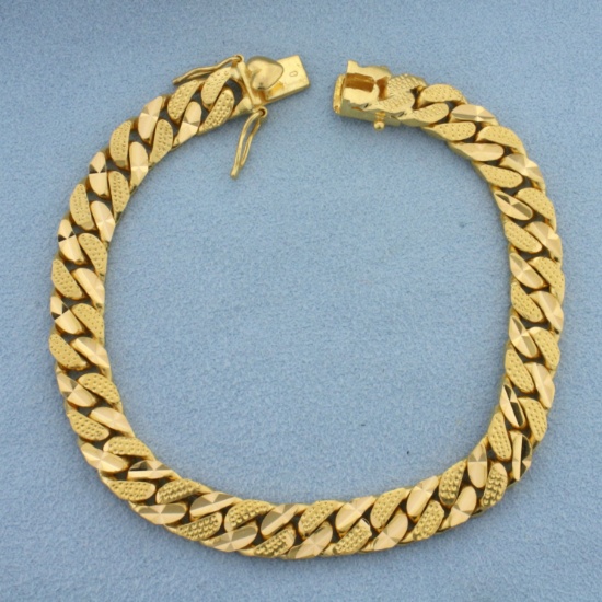 Diamond Cut Curb Link Bracelet With Heart Clasp In 22k Yellow Gold
