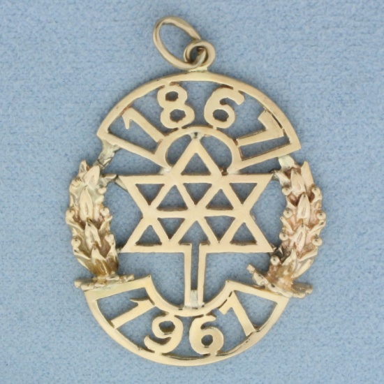 Vintage Canadian Centennial Maple Leaf Star Pendant Or Charm In 14k Yellow Gold