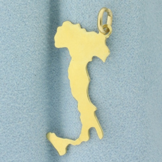 Italy Map Charm In 18k Yellow Gold