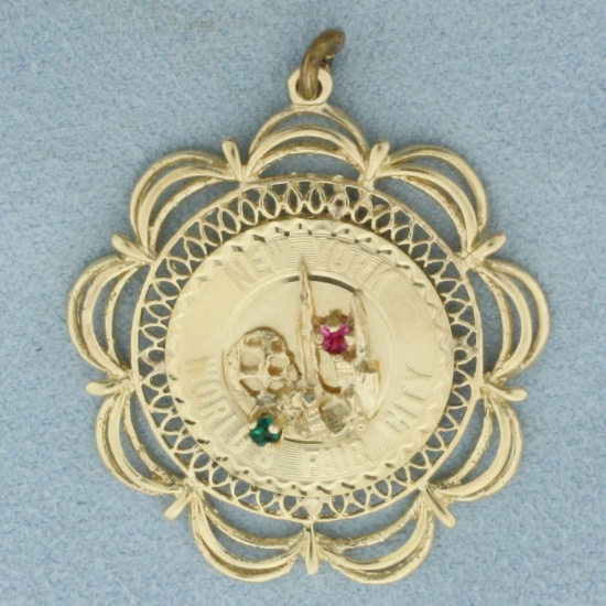 New York World's Fair City Pendant Or Charm In 14k Yellow Gold