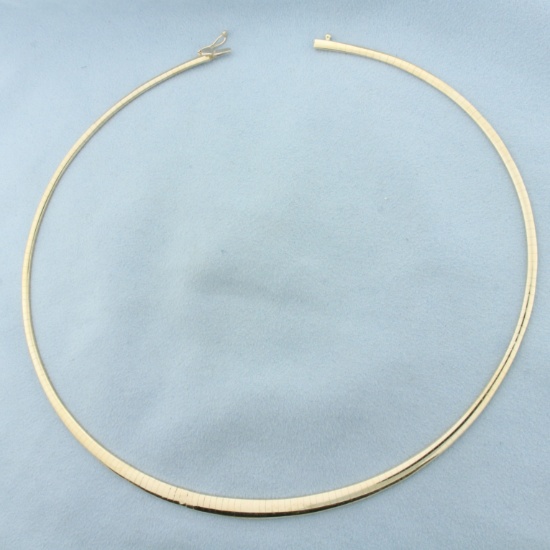 17 Inch Graduated Omega Link Necklace In 14k Yellow Gold