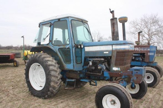 Ford 7700 w/ cab, on 18 x 34 rear tires