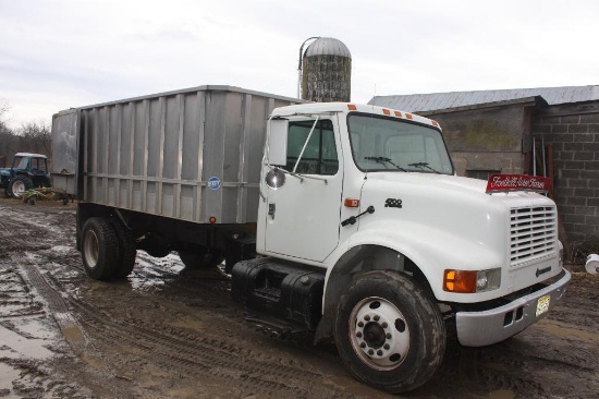 IH 4700 w/DT466E, 76000 miles, twin cylinder dump and an EBY body;