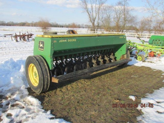 JD 8300 seed drill in good condition