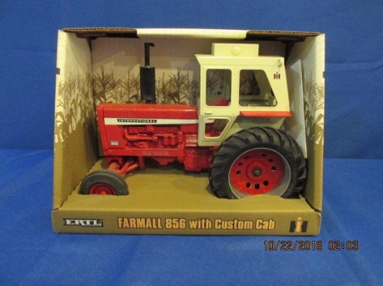 Farmall 856 with Custom Cab Toy Tractor
