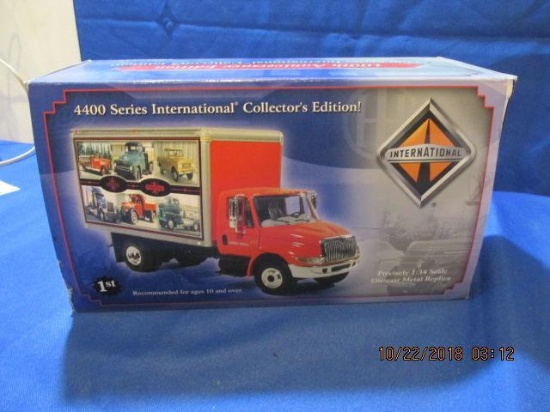 4400 Series International Collectors Edition 2002 by First Gear