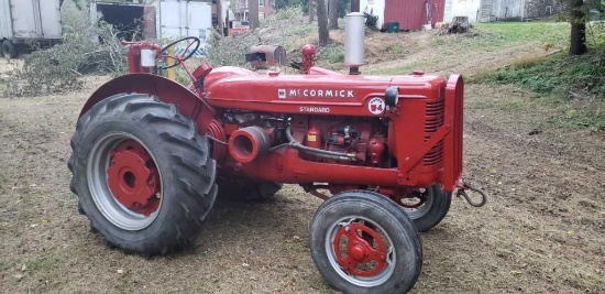 IH McCormick Super W-4, restored, live hydraulic, belt pulley,