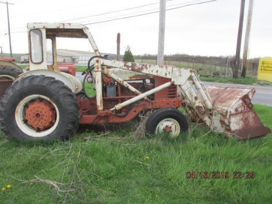 Ford 4040 Industrial tractor with 712 loader,