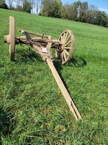 Front axle w/ wooden wheels