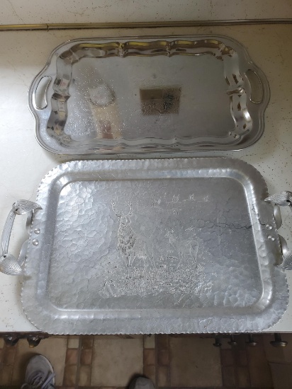 2 serving trays