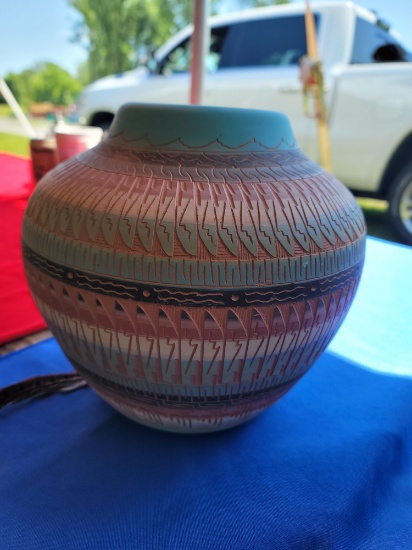 Lauren Bahe? navajo 1995 vase