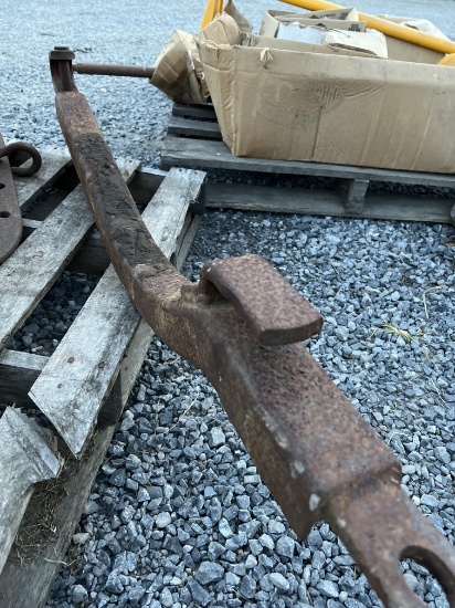 Fast hitch swinging drawbar