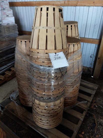 Skid of misc medium wooden baskets