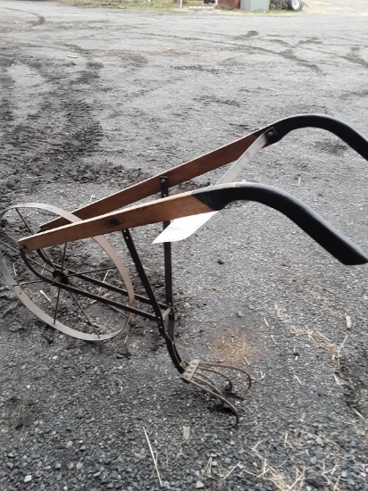 Antique cultivator