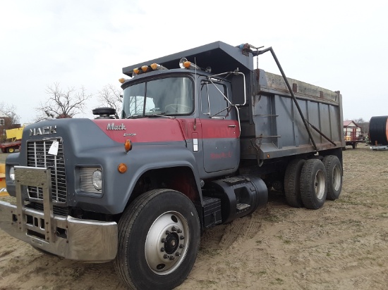 1982 R model Mack 10-wheeler (econodyme)