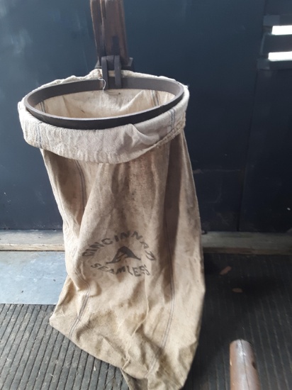 Antique bagger