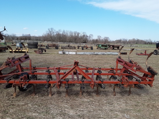 IH model 45 16' Vibra shank