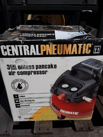 New inbox central pneumatic 3 gallon air