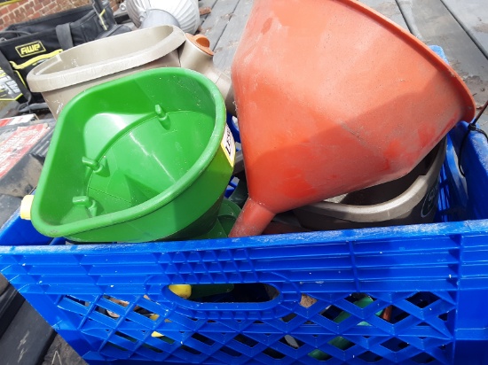 Box with hand spreaders and trowels