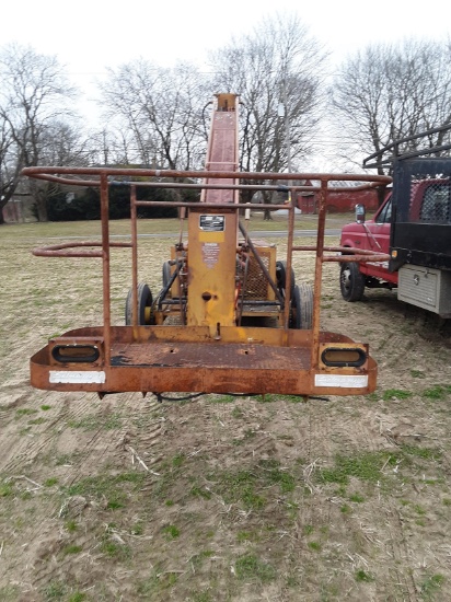 Self-propelled man lift