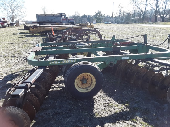 John Deere 210 disc harrow