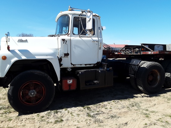 1977 Mac r600 tandem truck tractor