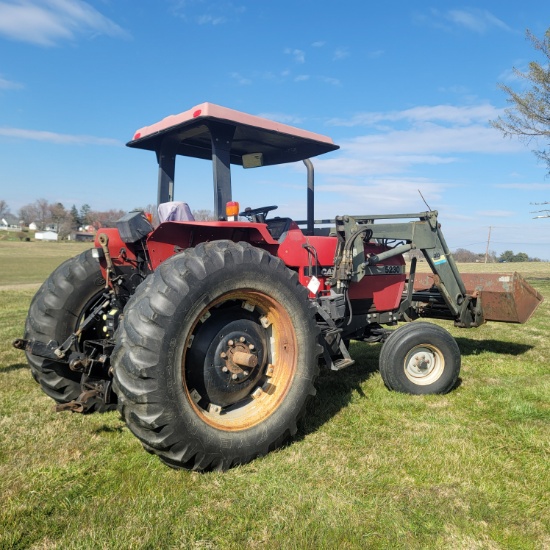 C/IH 5230 2 WD w Quicke loader