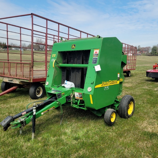 JD 447 Twine tie round baler