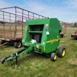 JD 447 Twine tie round baler