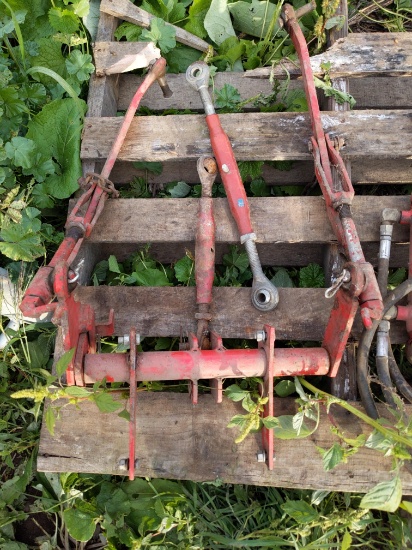3 point hitch for steiner
