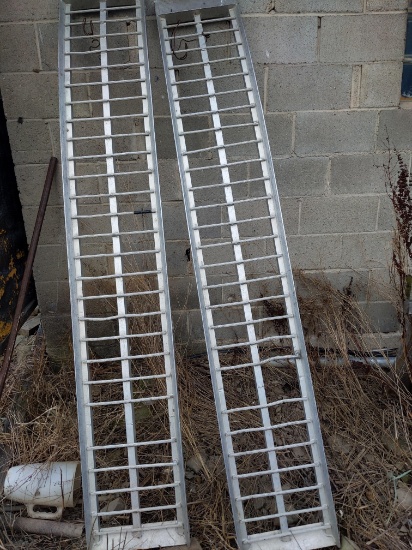 Aluminum ramps for loading and pickup bed
