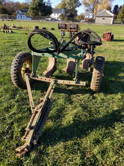 John Deere #55 3 btm. Trailer plow on rubber