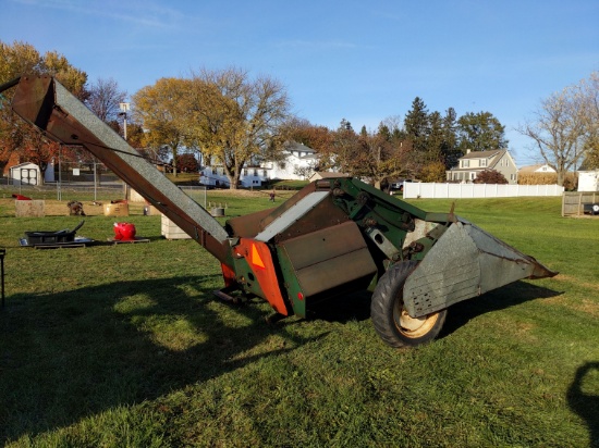 New idea 325 trailer corn picker
