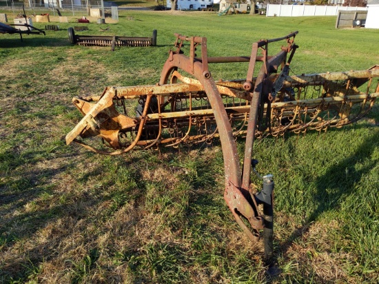New Holland Rollo bar hay rake