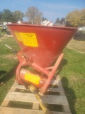 Cosmo 500 pto driven 3pt hitch. Spreader