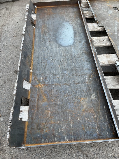 Skid steer quick attach plate