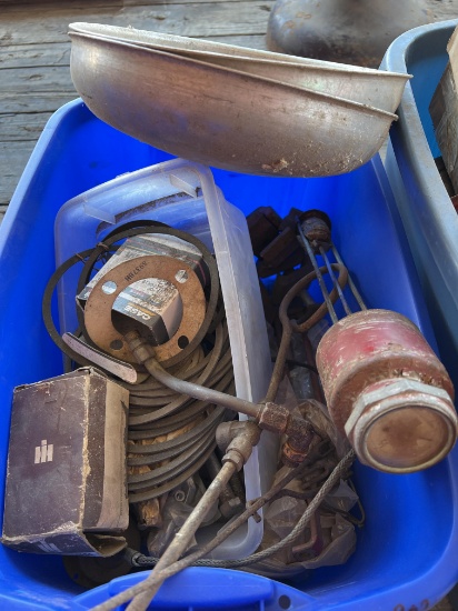 Box lot of misc IH parts