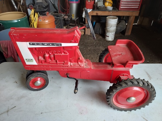 Farmall 806 pedal tractor