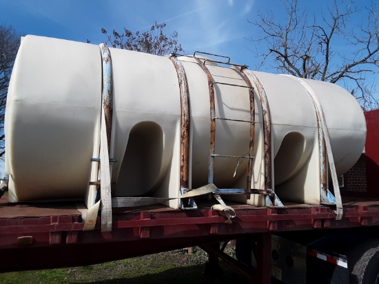 3000 gallon poly tank last used as a water tank