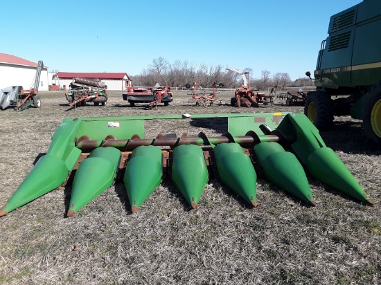 JD 643 6 row corn head with poly