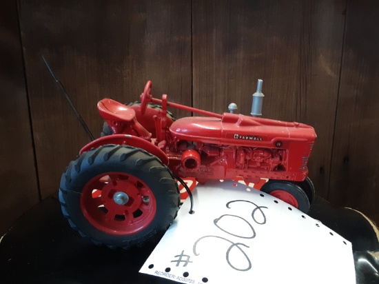 1/16 scale Farmall h toy tractor