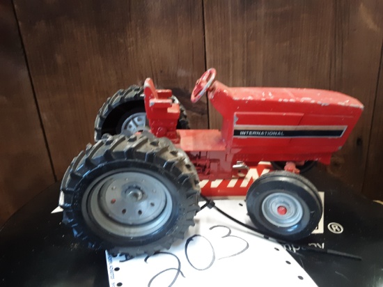 1/16 scale International toy tractor