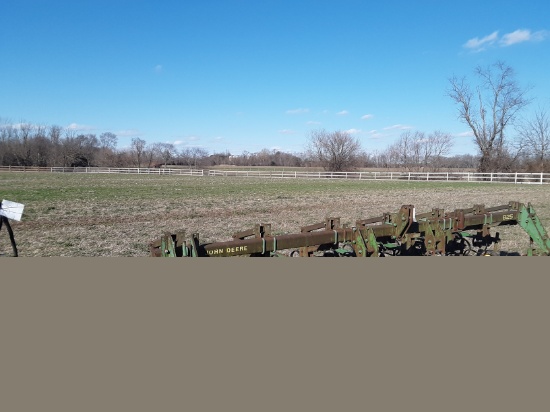 JD 825  6-30 cultivator
