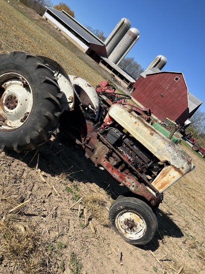 Ford 900 tractor