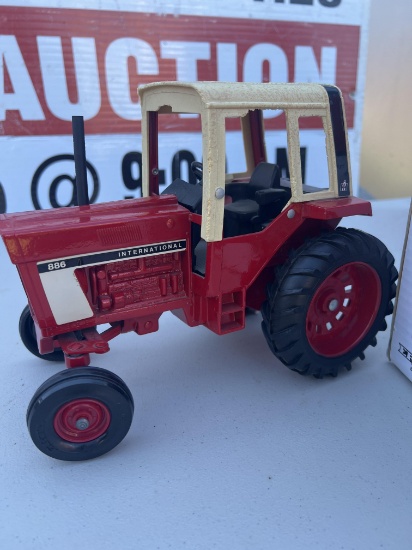 1/16 IH 886 toy