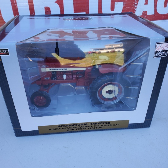 Spec cast collectibles IH 944 toy tractor