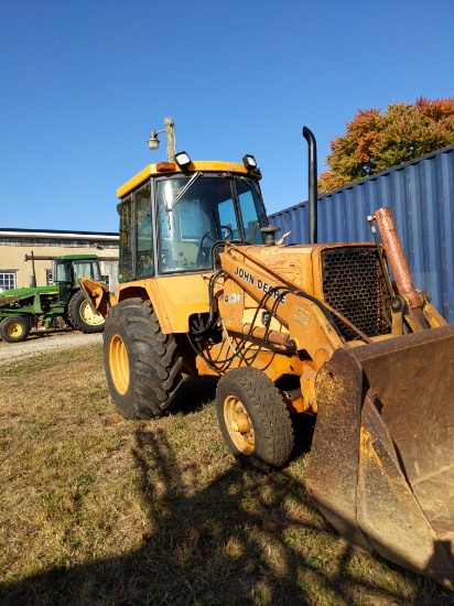 John Deere 410C backhoe