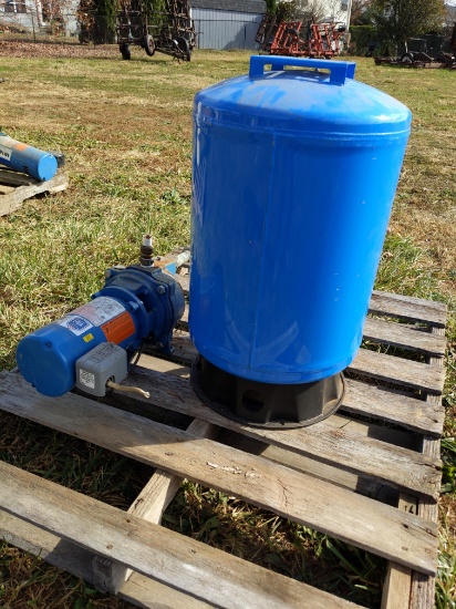 Goulds pressure tank w/pump