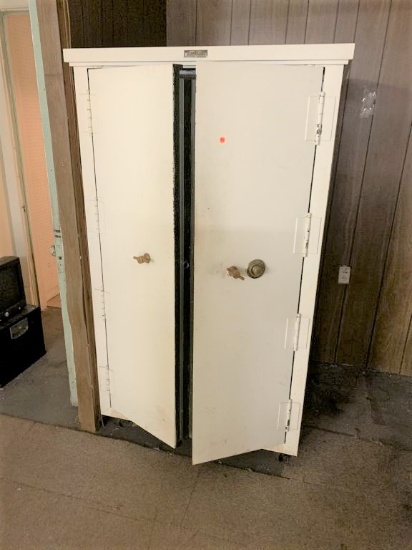 Safe, Safe-Cabinet M.E. Type, model - 3073, with combanation