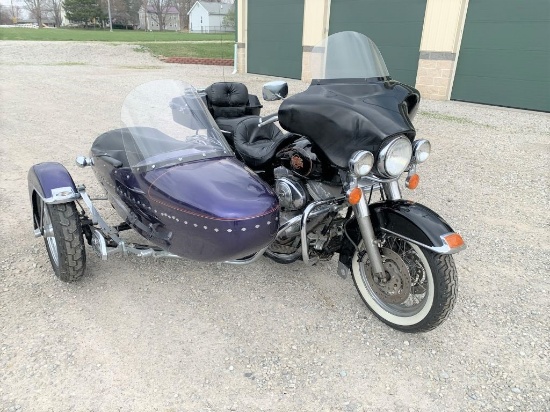 2001 Harley Davidson FLHT Electra Glide Standard (mileage- 49,630) with 2002 HD TLE Sidecar